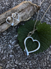 Lade das Bild in den Galerie-Viewer, Paddel-Ohrringe – herzförmiges Paddel | Strokeside-Design