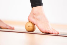 Kép betöltése a galériamegjelenítőbe: Masszázs golyó - égerfa, 7 cm | rollholz