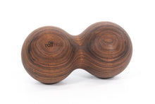 Kép betöltése a galériamegjelenítőbe: Dupla masszázs golyó - diófa, 10 cm | rollholz