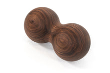 Kép betöltése a galériamegjelenítőbe: Dupla masszázs golyó - diófa, 10 cm | rollholz