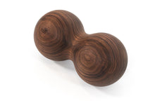 Load image into Gallery viewer, Dupla masszázs golyó - diófa, 10 cm | rollholz