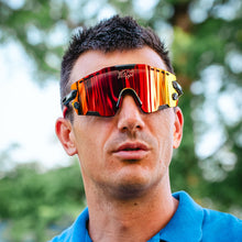 Kép betöltése a galériamegjelenítőbe: Filippi 2028 napszemüveg
