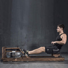 Kép betöltése a galériamegjelenítőbe: WaterRower S4 Classic | Diófa Evezőpad
